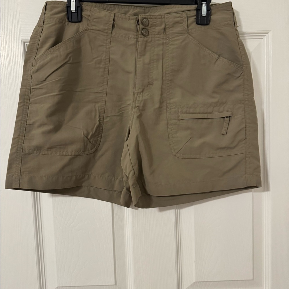 Bimini Bay Outfitters Women’s khaki cargo shorts. Size 8